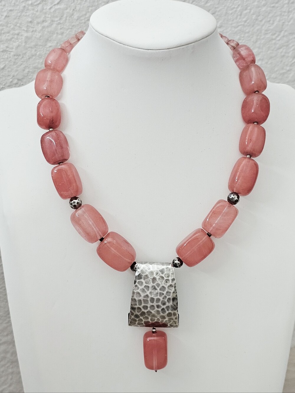 Silpada Sterling Silver Cherry Quartz Chunk Bead Hammered Pendant Necklace N1188